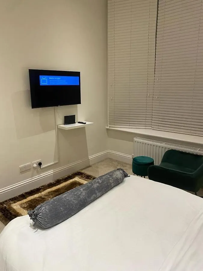 Stunning 1-Bed Apartment -Sleeps 2 & Central Links London 0*,  Storbritannien